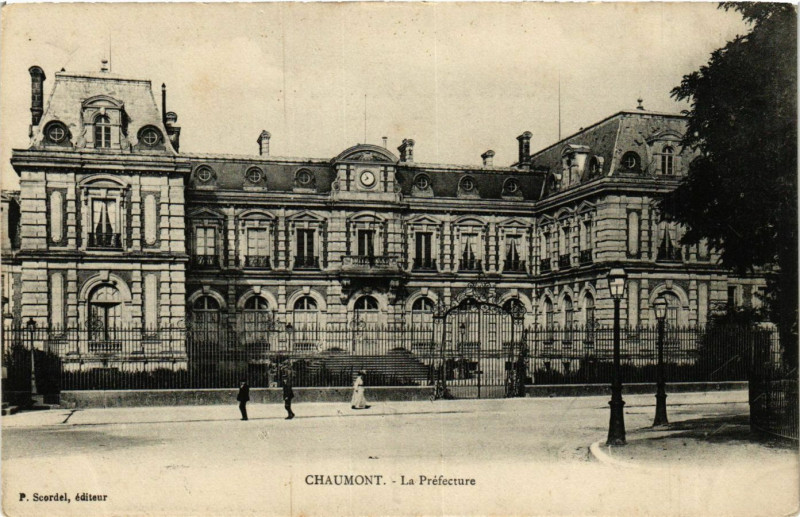 Carte postale ancienne Chaumont  - La Préfecture à Chaumont
