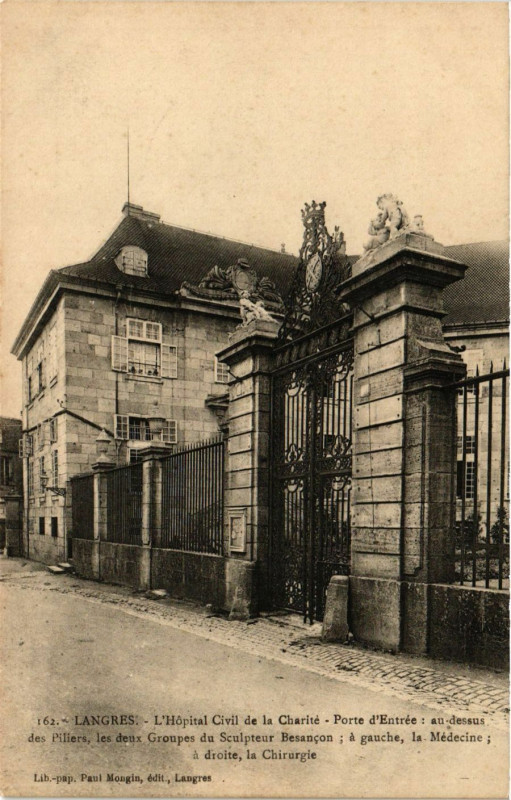 Carte postale ancienne Langres- L'Hopital Civil de la Charité -Porte d'Entrée -au dessus à Langres