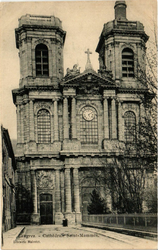 Carte postale ancienne Langres- Cathédrale Saint-Mammés à Langres