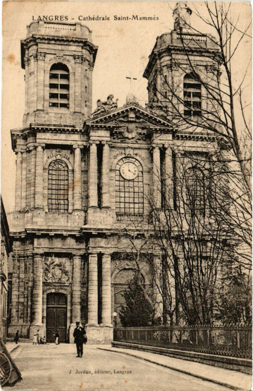 Carte postale ancienne Langres-  Cathédrale Saint-Mammés à Langres