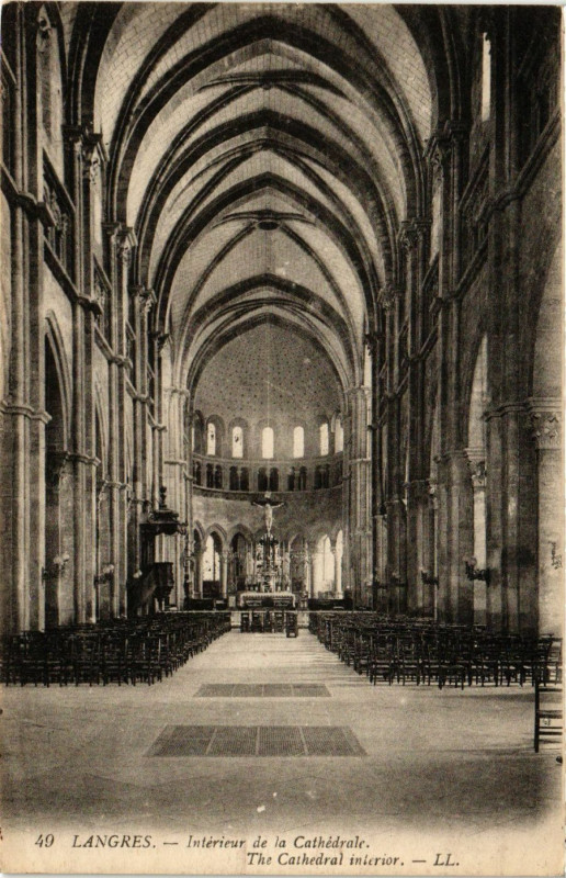 Carte postale ancienne Langres - Intérieur de la Cathédrale à Langres