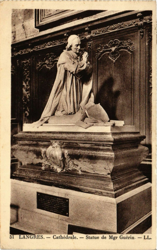 Carte postale ancienne Langres  - Cathédrale - Statue de Mgr Guérin à Langres