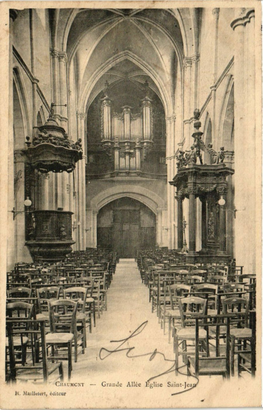 Carte postale ancienne Chaumont - Grande Allée Eglise Saint-Jean à Chaumont