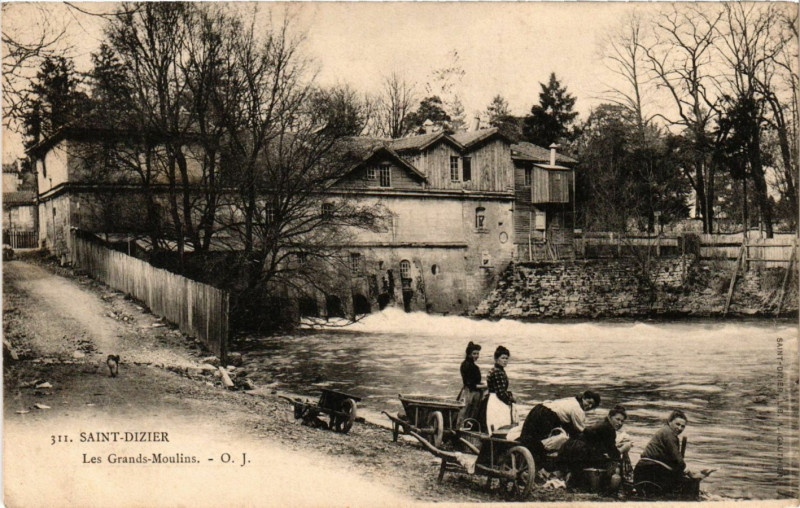 Carte postale ancienne Saint-Dizier - Les Grandes Moulins à Saint-Dizier