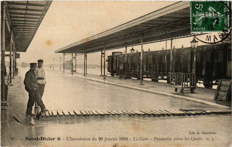 Carte postale ancienne Saint-Dizier - La Gare à Saint-Dizier