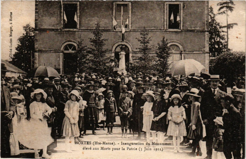 Carte postale ancienne Hortes - Inauguration du Monument
