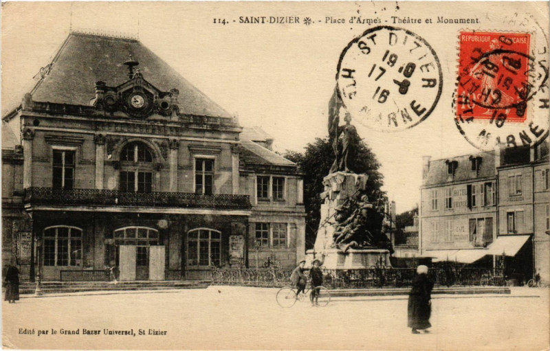 Carte postale ancienne Saint-Dizier - Place d'Armes à Saint-Dizier