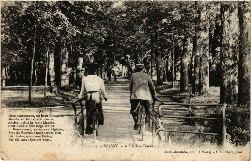Carte postale ancienne Wassy - A l'Arbre Bossu à Wassy