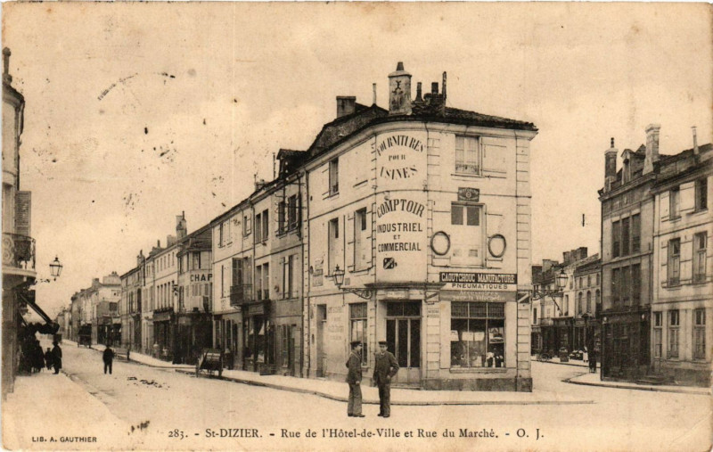 Carte postale ancienne Saint-Dizier - Rue de l'Hotel de Ville à Saint-Dizier