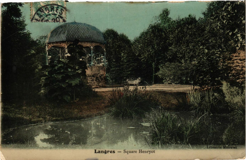 Carte postale ancienne Langres - Square Henryot à Langres