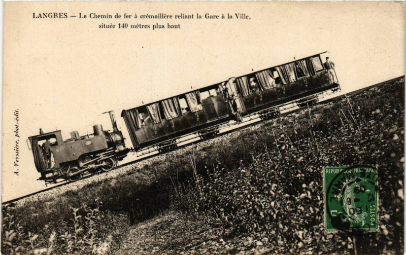 Carte postale ancienne Langres - Le Chemin de Fer à Langres