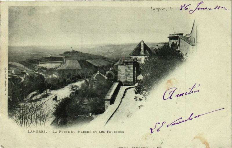 Carte postale ancienne Langres - La Porte du Marche à Langres