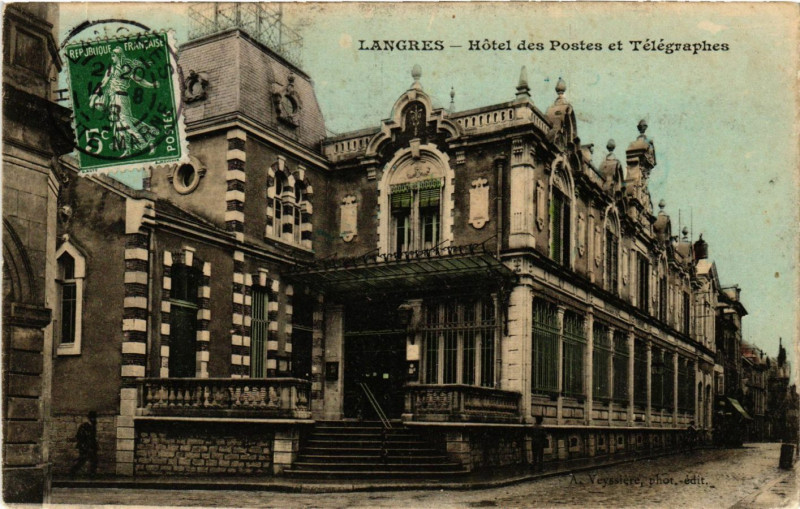 Carte postale ancienne Langres - Hotel des Postes à Langres