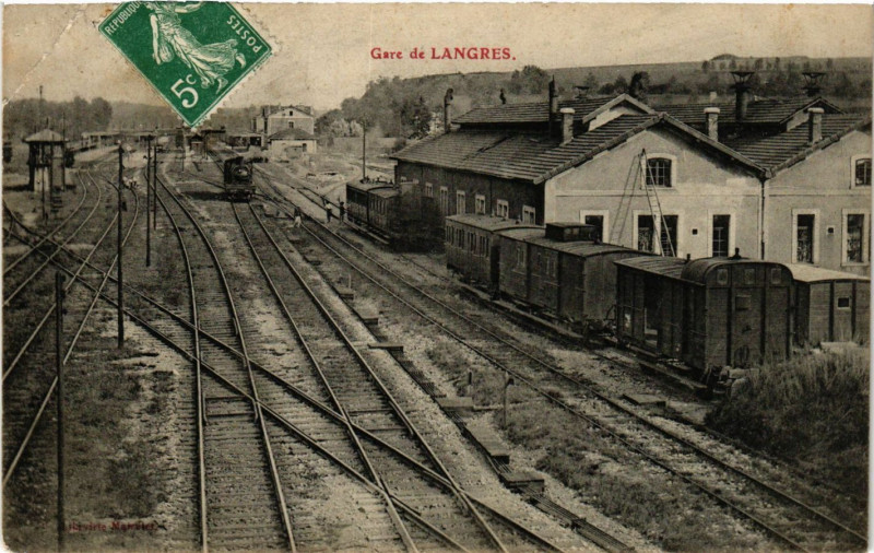 Carte postale ancienne Gare de Langres à Langres