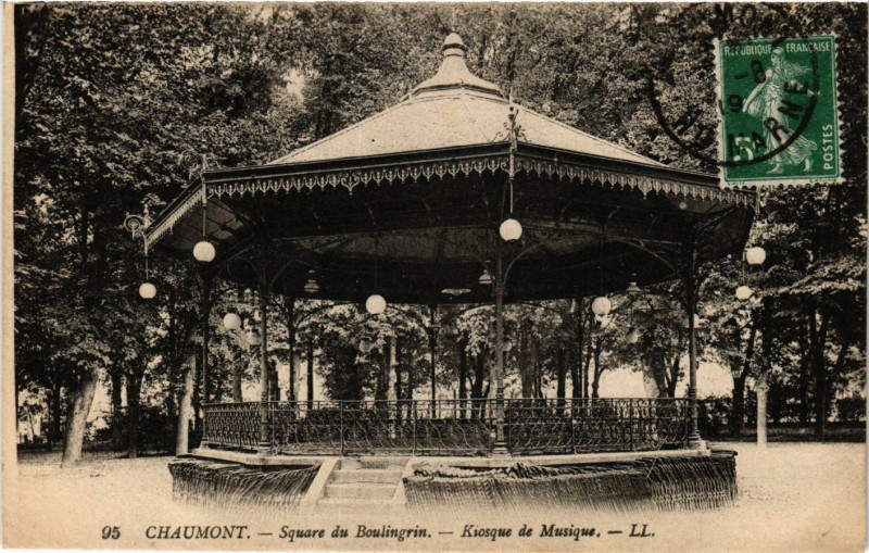 Carte postale ancienne Chaumont - Square du Boulingrin à Chaumont