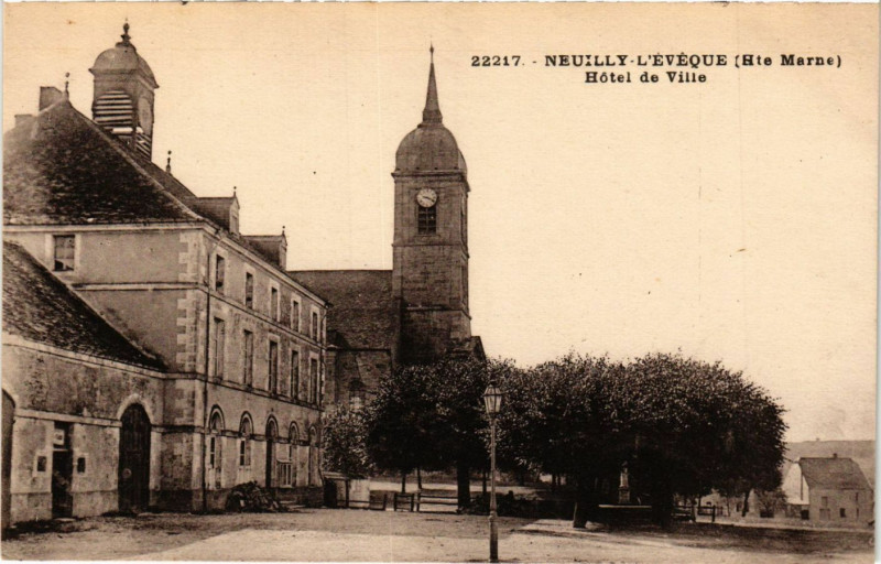 Carte postale ancienne Neuilly l'Eveque - Hotel de Ville à Neuilly-l'Évêque