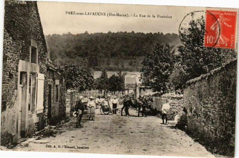 Carte postale ancienne Prez-sous-Lafauche - La Rue de la Fontaine à Prez-sous-Lafauche