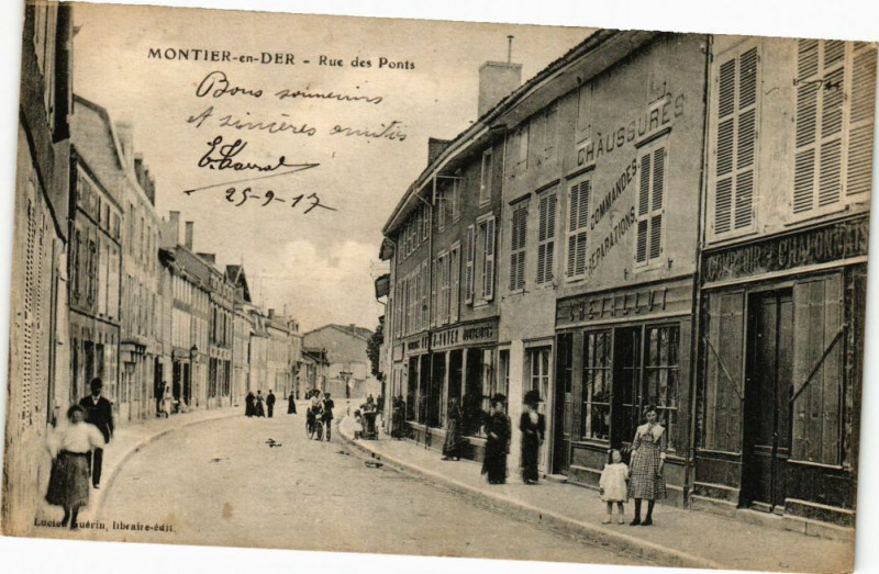 Carte postale ancienne Montier en Der - Rue des Ponts