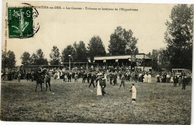 Carte postale ancienne Montier en Der - Les Courses - Tribunes et Interieur