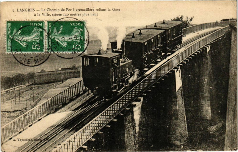 Carte postale ancienne Langres - Le Chemin de Fer à Langres