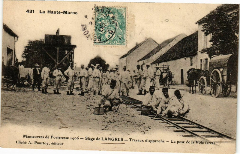 Carte postale ancienne Langres - La Pose de la Voie ferree à Langres