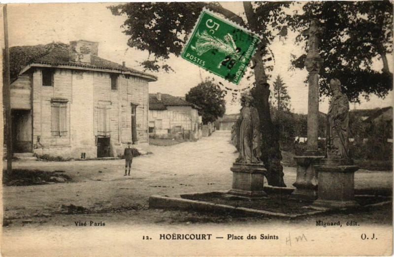 Carte postale ancienne Hoericourt - Place des Saints