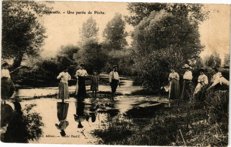 Carte postale ancienne Dinteville - Une partie de Peche à Dinteville