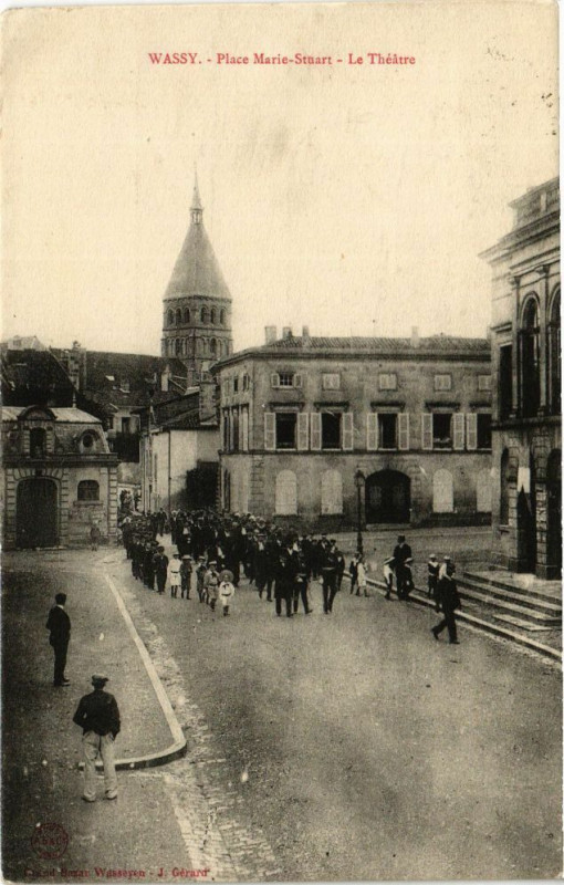 Carte postale ancienne Wassy - Place Marie-Stuart à Wassy