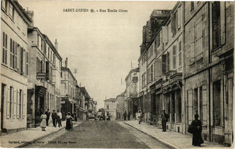 Carte postale ancienne Saint-Dizier - Rue Emile-Giros à Saint-Dizier
