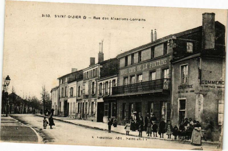 Carte postale ancienne Saint-Dizier - Rue des Alsacians-Lorraine à Saint-Dizier