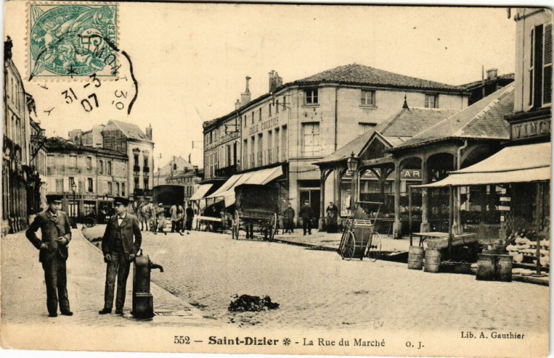 Carte postale ancienne Saint-Dizier - La Rue du Marche à Saint-Dizier