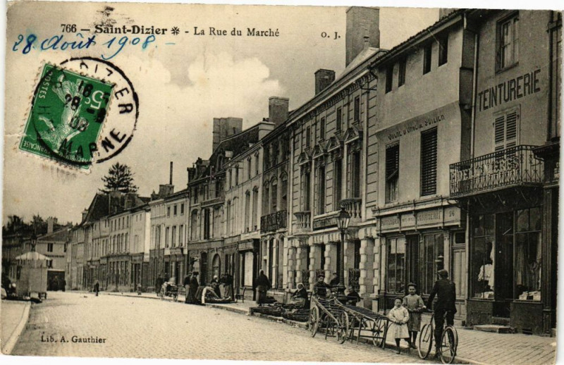 Carte postale ancienne Saint-Dizier - La Rue du Marche à Saint-Dizier
