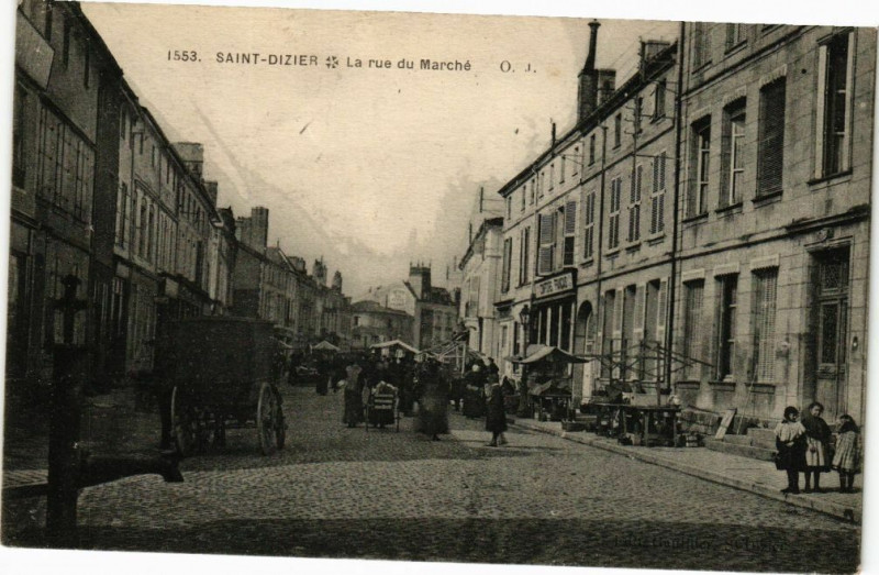 Carte postale ancienne Saint-Dizier - La Rue du Marche à Saint-Dizier