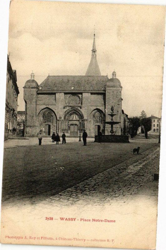 Carte postale ancienne Wassy - Place Notre-Dame à Wassy