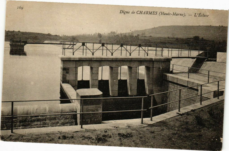 Carte postale ancienne Digue de Charmes - L'Ecluse à Charmes