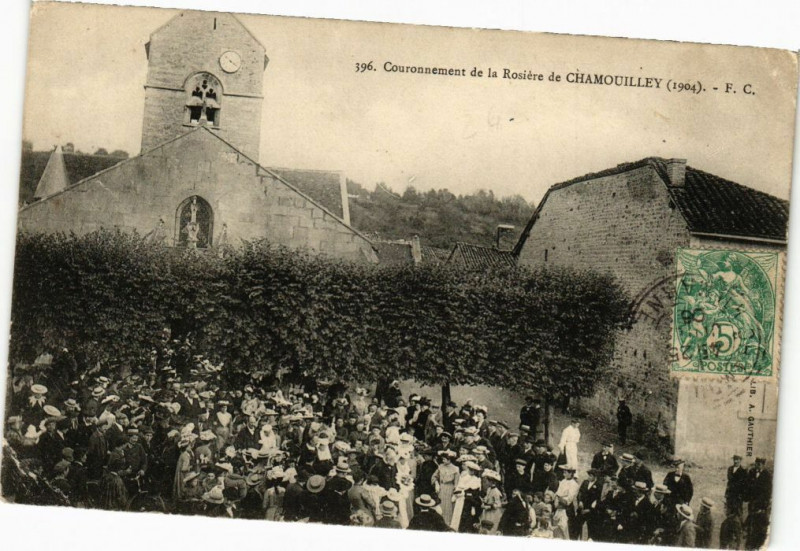 Carte postale ancienne Couronnement de la Rosiere de Chamouilley à Chamouilley
