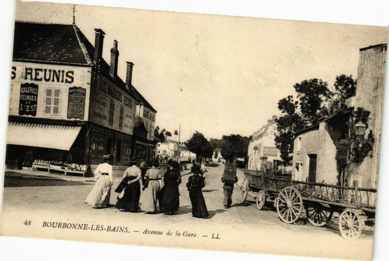Carte postale ancienne Bourbonne les Bains - Avenue de la Gare à Bourbonne-les-Bains