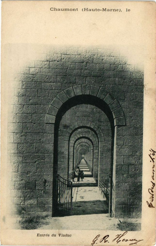 Carte postale ancienne Chaumont - Entree du Viaduc à Chaumont