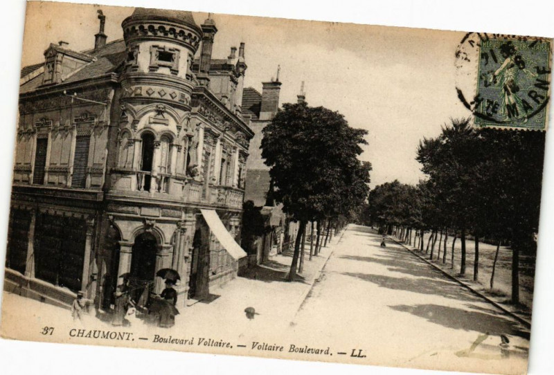 Carte postale ancienne Chaumont - Boulevard Voltaire à Chaumont