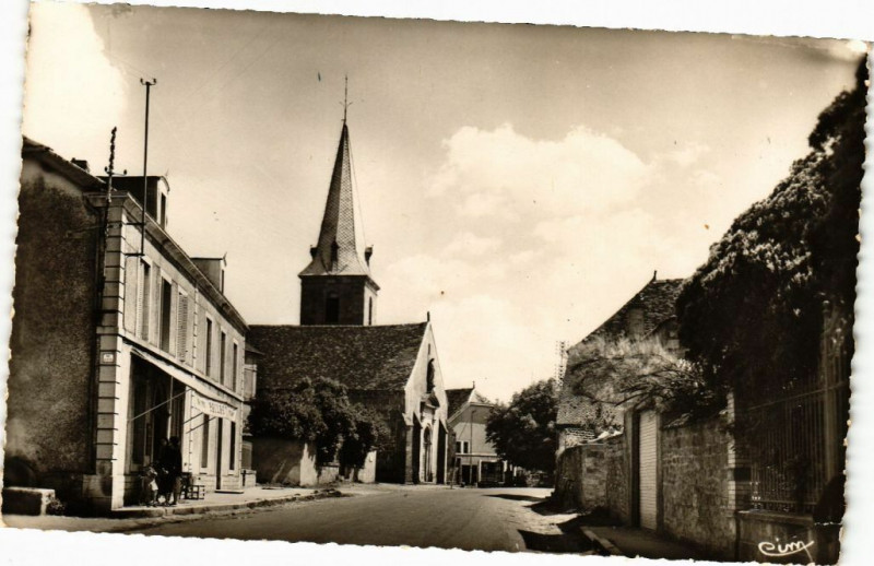 Carte postale ancienne Chalindrey - Place de l'Eglise à Chalindrey