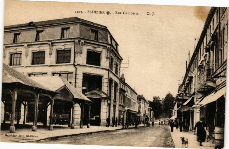 Carte postale ancienne Saint-Dizier - Rue Gambetta à Saint-Dizier