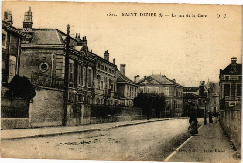 Carte postale ancienne Saint-Dizier - La rue de la Gare à Saint-Dizier