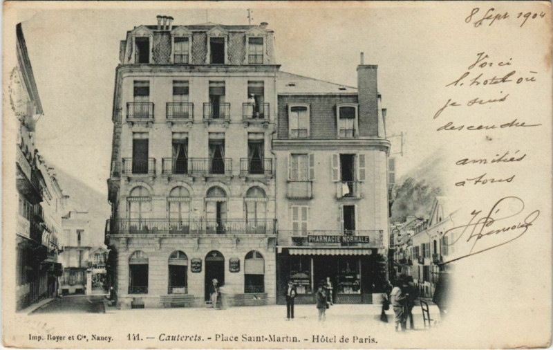 Carte postale ancienne Cauterets Place Saint-Martin à Cauterets