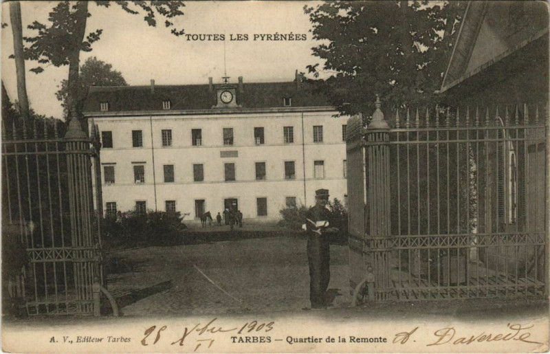 Carte postale ancienne Tarbes Quartier de la Remonte à Tarbes