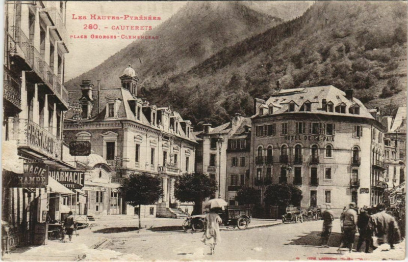 Carte postale ancienne Cauterets Place Georges à Cauterets