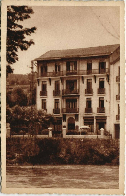 Carte postale ancienne Lourdes Hotel Santa-Lucia Avenue Peyramle à Lourdes