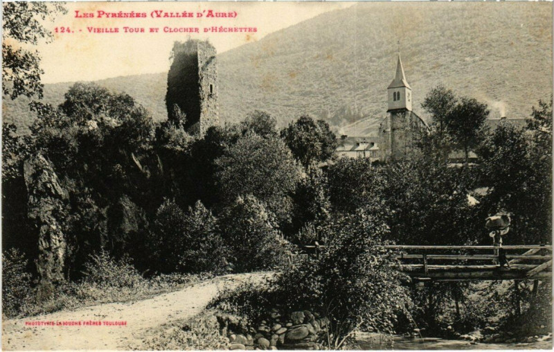 Carte postale ancienne Vieille Tour et Clocher D'Héchettes