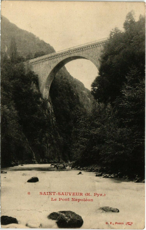 Carte postale ancienne Saint-Sauveur - Le Pont Napoléon