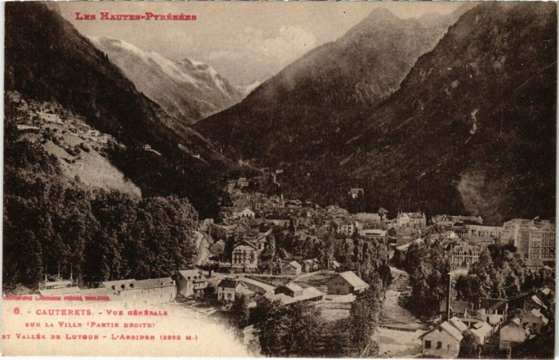 Carte postale ancienne Cauterets - Vue générale sur la Ville et Vallée de Lutour à Cauterets