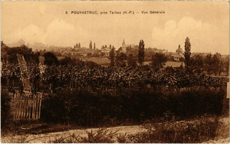 Carte postale ancienne Pouyastruc, prés Tarbes - Vue Générale à Tarbes